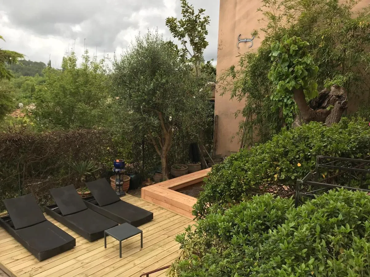Le Belvedere - Chambres D'Hotes De Charme Et Restaurant Flassans-sur-Issole