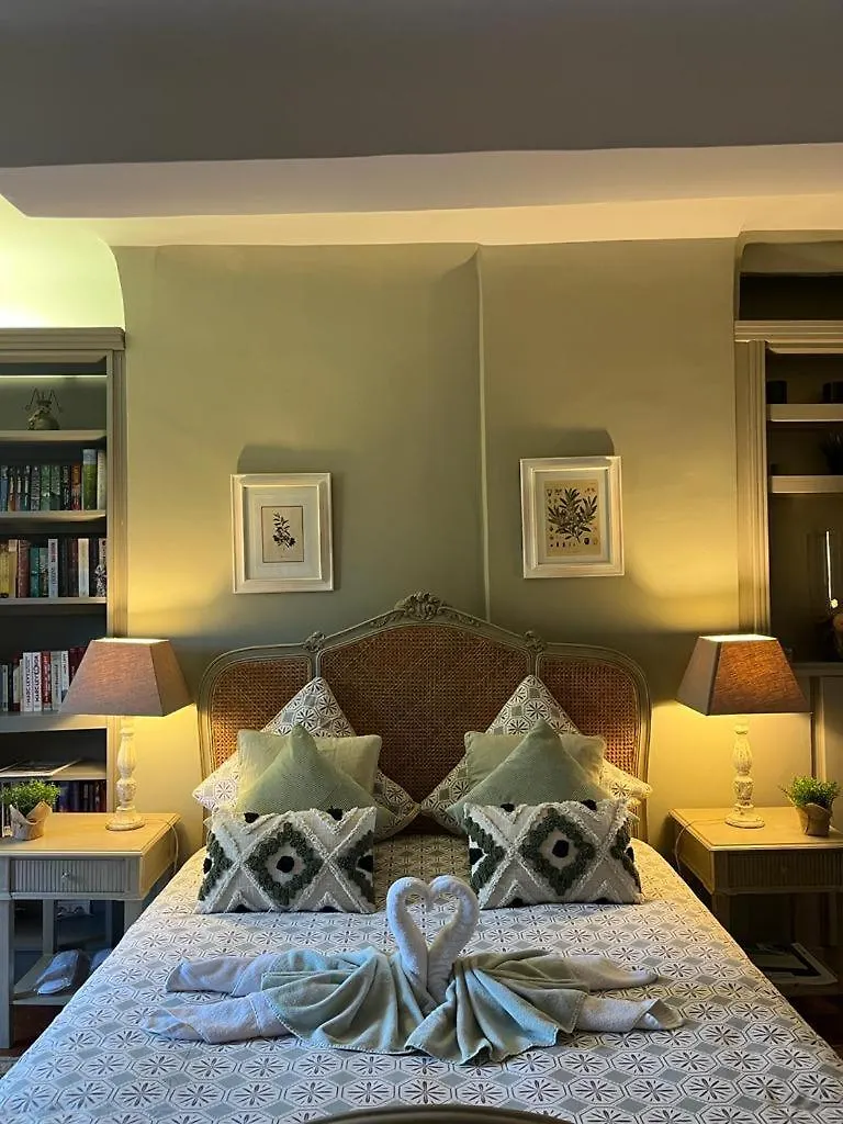 Le Belvédère - Chambres d'hôtes de charme et Restaurant Flassans-sur-Issole 0*,