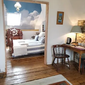 Maison Papillons Bed & Breakfast Plomodiern