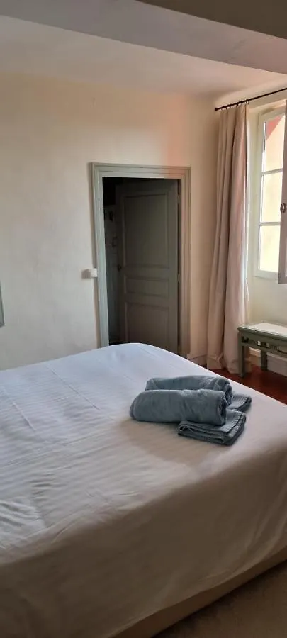 Le Belvédère - Chambres d'hôtes de charme et Restaurant Flassans-sur-Issole Bed & Breakfast