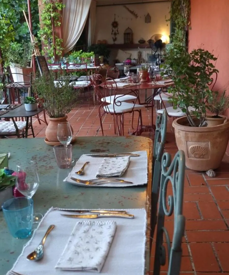 Le Belvédère - Chambres d'hôtes de charme et Restaurant Flassans-sur-Issole 0*,  Francia