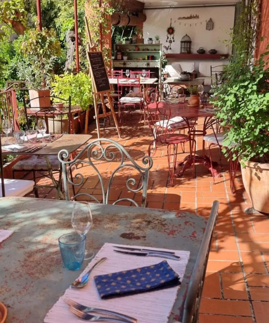 Le Belvédère - Chambres d'hôtes de charme et Restaurant Flassans-sur-Issole 0*,